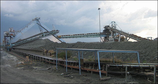 20120530-Diamond mining Mine_de_diamants_de_Cullinan.jpg